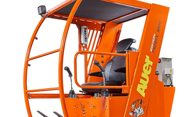 Auer cranes with UnitedSeats C1 seat
