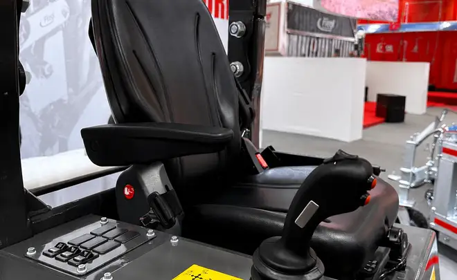 UnitedSeats MGV55 seats for the Fliegl 2527 shovel