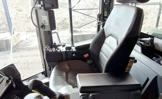 Boskalis graafmachinestoel CAT bouwmachine