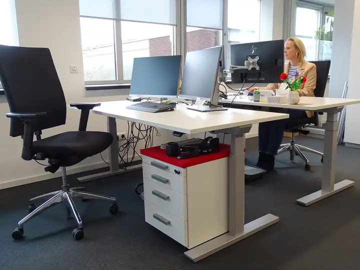 EBLO voorziet compleet kantoor van ergonomische bureaustoelen