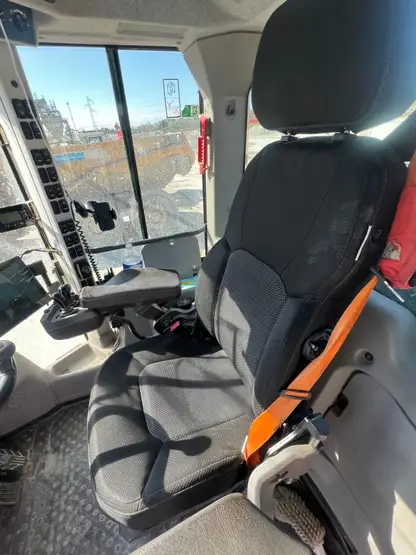 UnitedSeats LGV150/C8 Pro air seat fitted to Volvo wheel loader