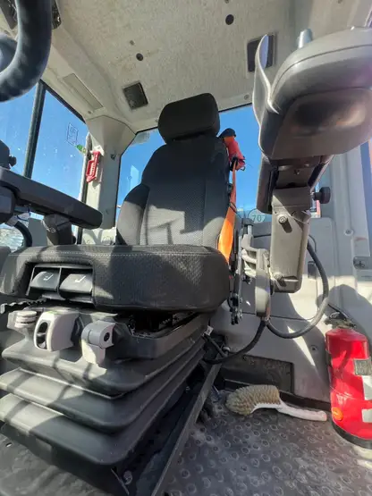 UnitedSeats LGV150/C8 Pro air seat fitted to Volvo wheel loader