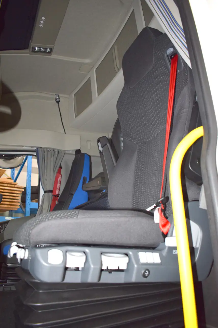 inbouw ISR 6860/875 NTS VOLVO vrachtwagen