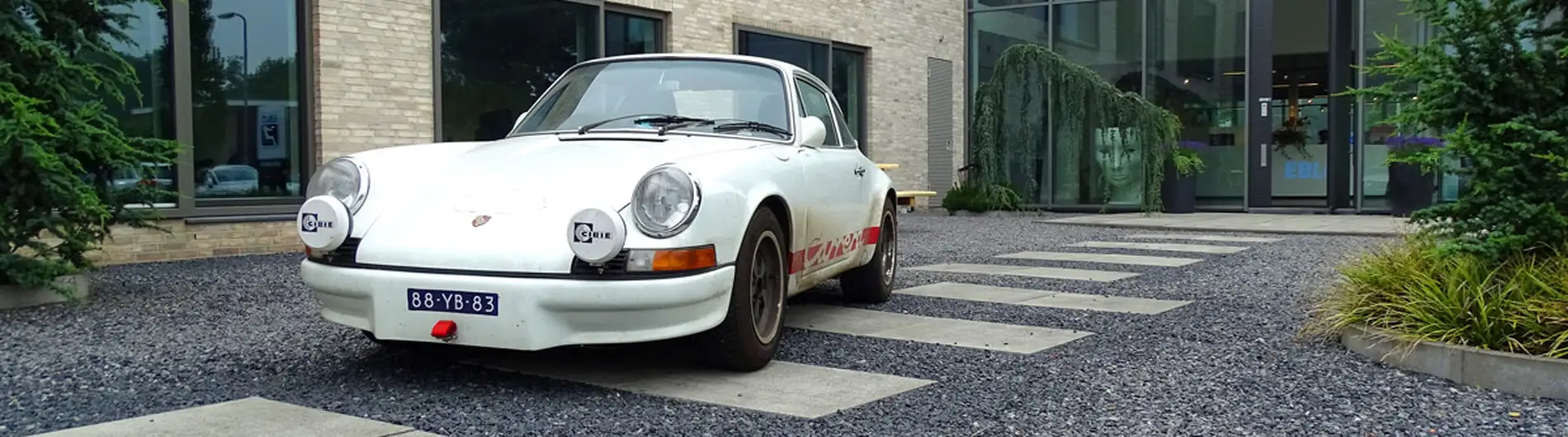 Porsche met Recaro stoel van EBLO