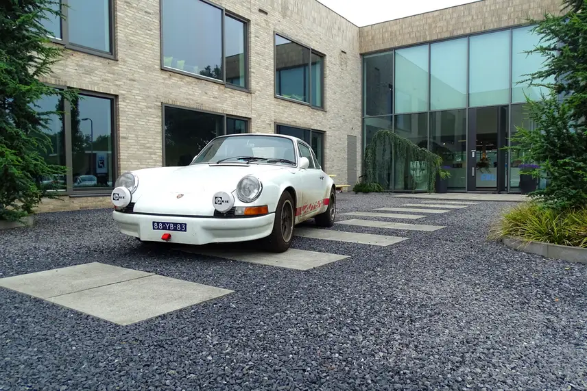 Porsche met Recaro stoel van EBLO