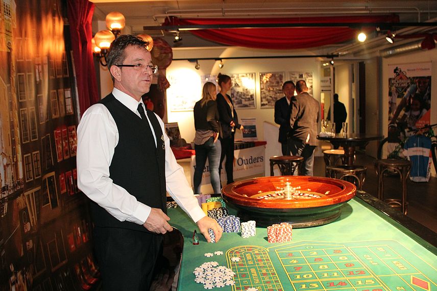 Feest tijdens de opening van EBLO Seating op 14 november 2014