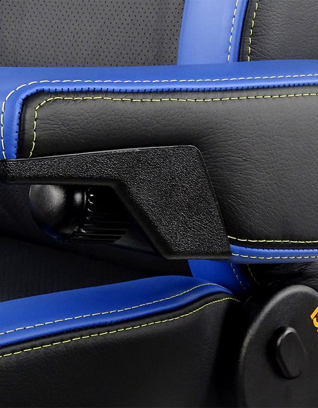 Sedile di comando nei colori della nave