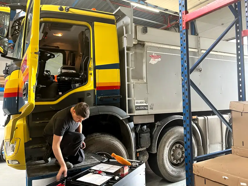ISRI vrachtwagenstoel voor Mercedes vrachtwagen Maessen