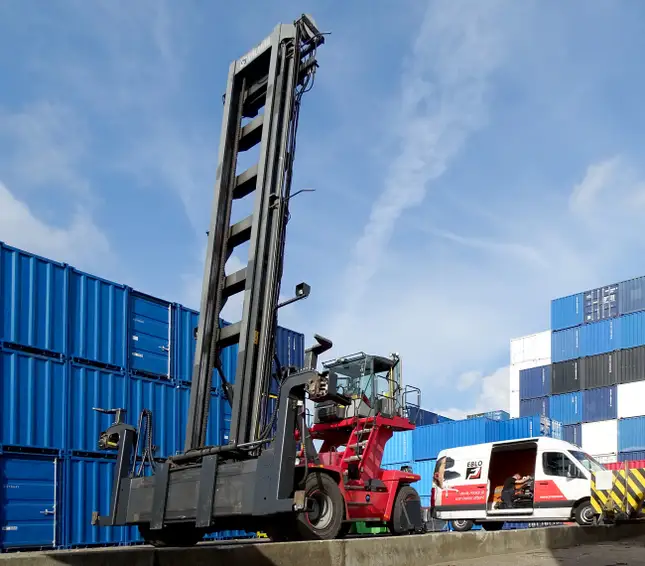 Nieuwe stoel in Kalmar container reachtruck | EBLO