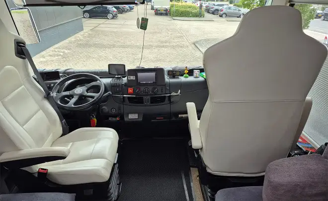 Leder-ISRI-Sitze (6860/875) im Wohnmobil einer deutschen Familie, repariert von EBLO