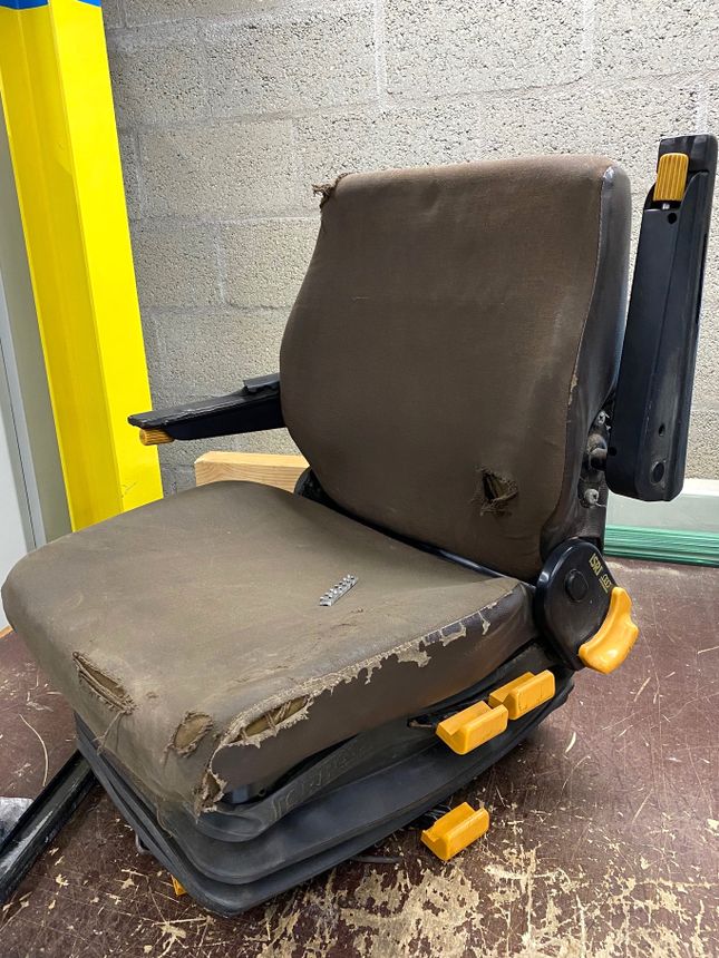 Revisione professionale di una sedia ISRI di 40 anni fa