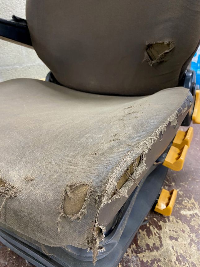 Revisione professionale di una sedia ISRI di 40 anni fa