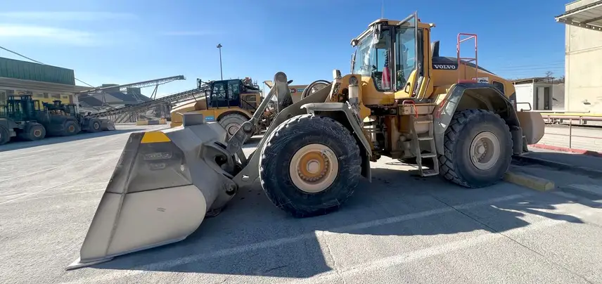 UnitedSeats LGV150/C8 Pro air seat fitted to Volvo wheel loader