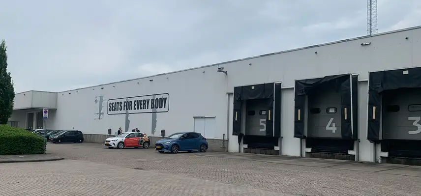 EBLO vernieuwt gevel pand