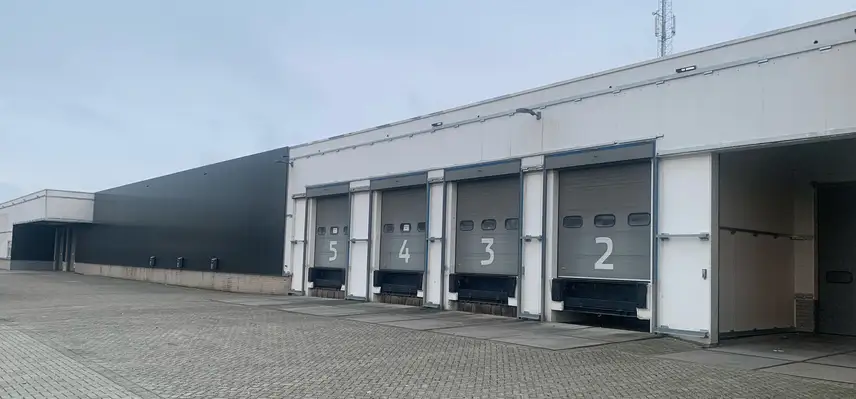 EBLO renoviert Gebäudefassade