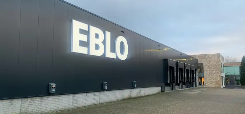 EBLO renoviert Gebäudefassade