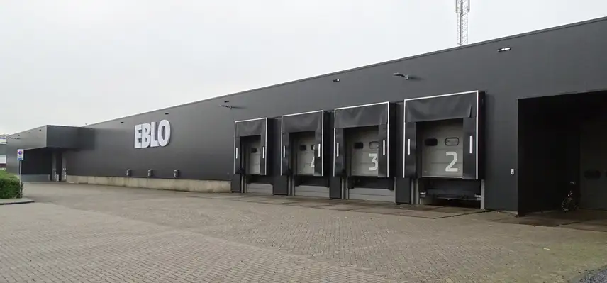 EBLO renoviert Gebäudefassade
