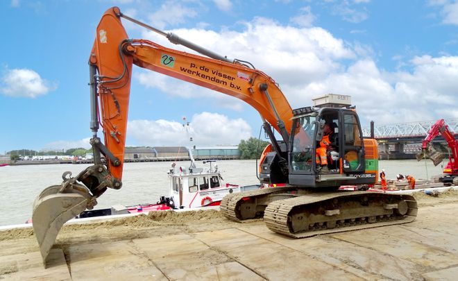 EBLO levert ASS Cargoline stoel voor Doosan rupskraan
