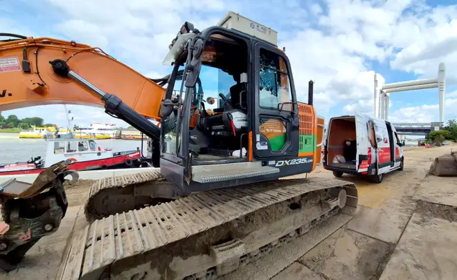 EBLO levert ASS Cargoline stoel voor Doosan rupskraan