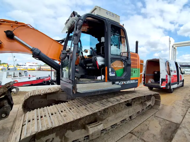 EBLO supplies ASS Cargoline seat for Doosan crawler crane