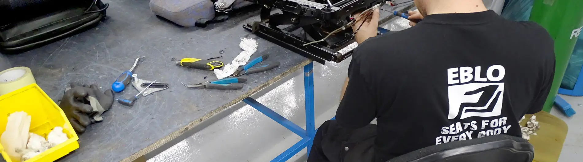 EBLO medewerker reviseerd Isri stoel