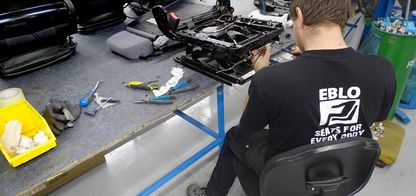 EBLO medewerker reviseerd Isri stoel