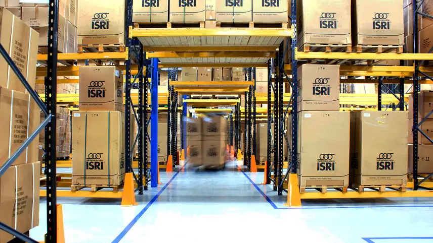 ISRI magazijn met ISRI stoelen