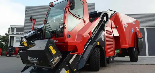 LGV90 C7 Pro seats for Trioliet feed mixers
