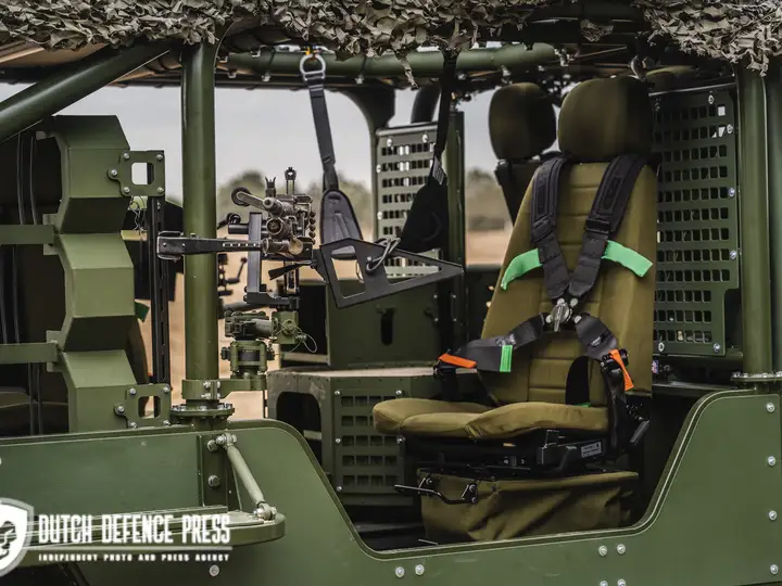 EBLO maakt nieuw voertuig Dutch Military vehicles compleet met veelzijdige stoelen