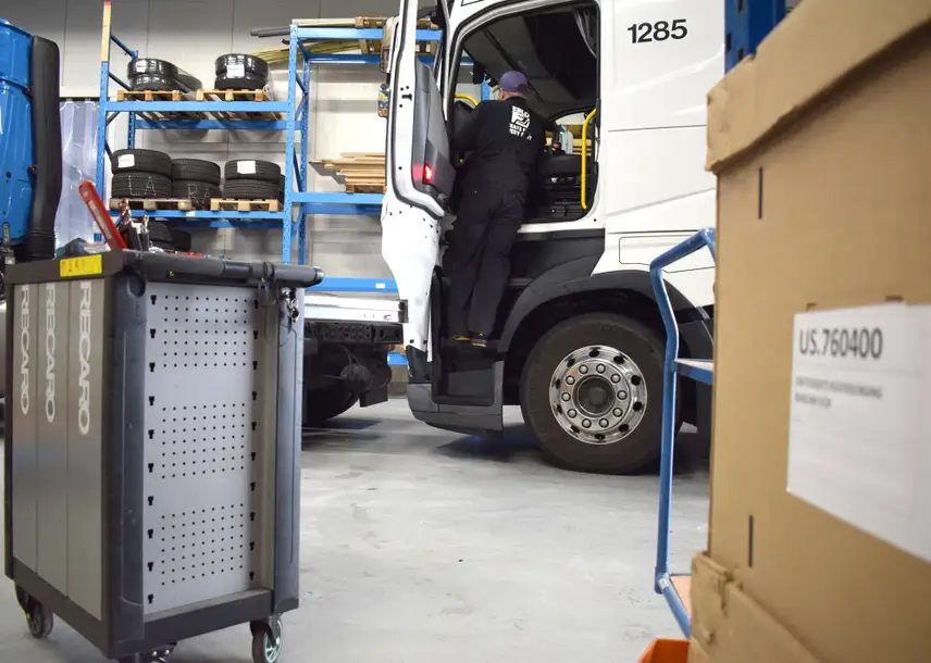 inbouw ISR -6860/875 NTS VOLVO vrachtwagen