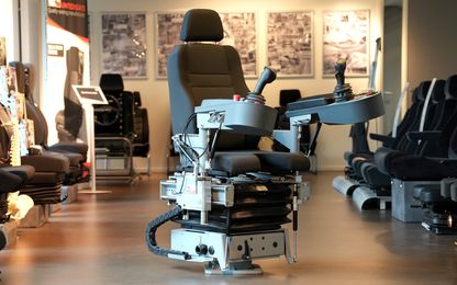 EBLO Kraanstoel in showroom
