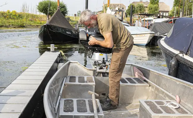 Stoel UnitedSeats inbouwen op boot muskusrattenbeheer