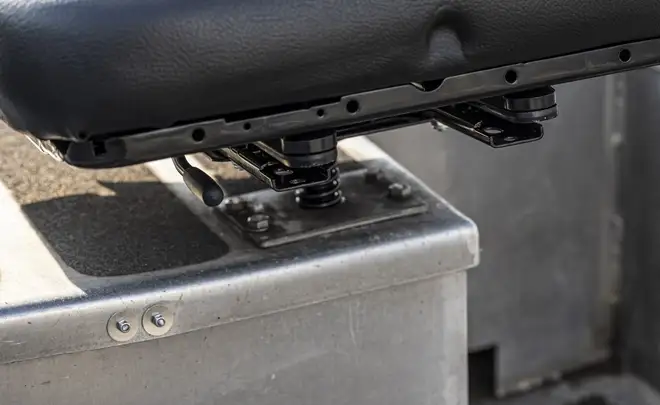 Bevestiging stoel UnitedSeats op boot