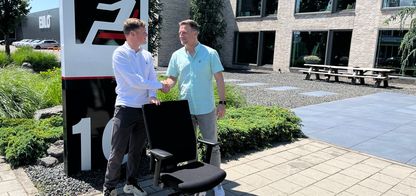 Troy neem UnitedSeats Office Comfort stoel in ontvangst