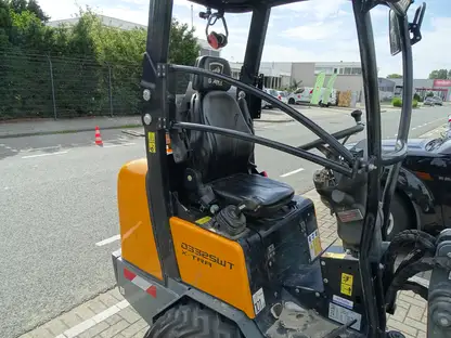 Giant Tobroco-Maschine mit Baumaschinensitz