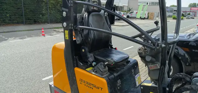 Giant Tobroco-Maschine mit Baumaschinensitz