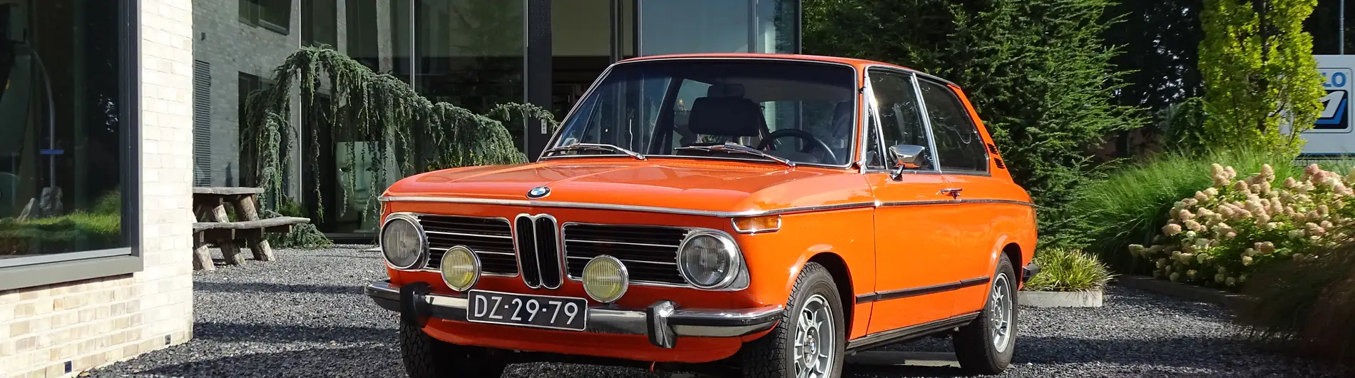 Classic BMW vs modern Recaro car seats