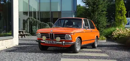 Classic BMW vs modern Recaro car seats