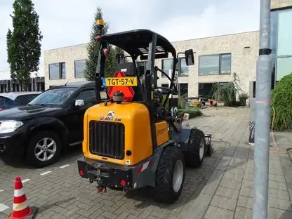 Giant Tobroco-Maschine mit Baumaschinensitz