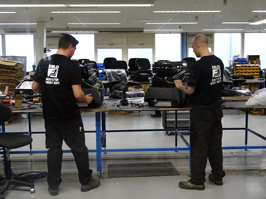 Vorbereitung-für-neue-Qbuzz-Sitze