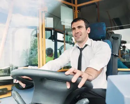 Busfahrer auf einem guten Sitz