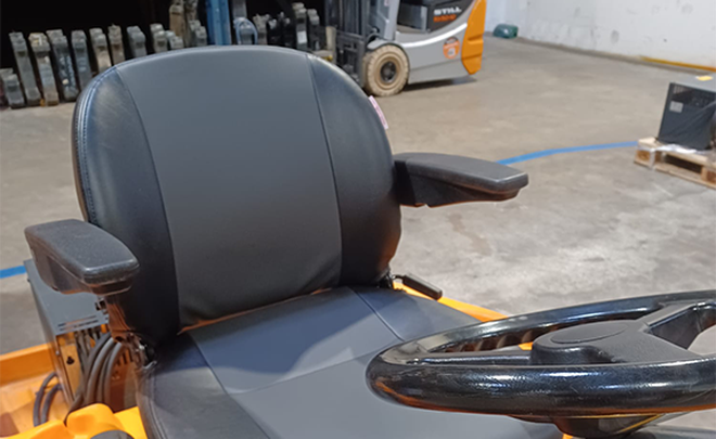 UnitedSeats C6 stoel op Still intern transport voertuig