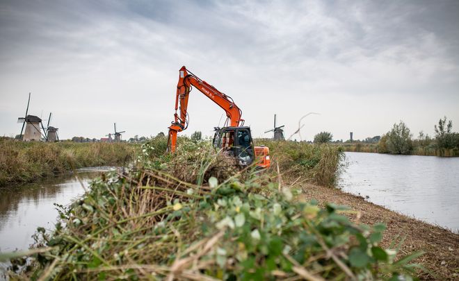 Nouveau siège Recaro dans l'excavateur de Hoek B.V.