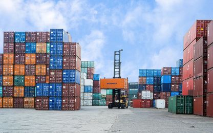 Crane port Antwerp equipped with ISRI seat