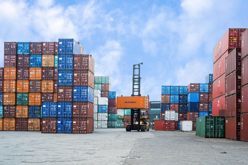 Crane port Antwerp equipped with ISRI seat