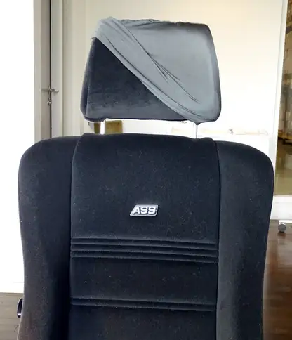 ASS stoel met hoes voor hoofdsteun