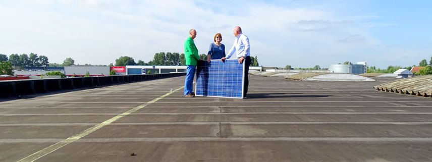 Zonnepanelen op het dak van EBLO