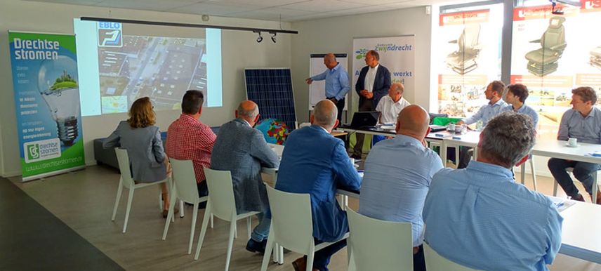 Zonnepanelen op dak van EBLO