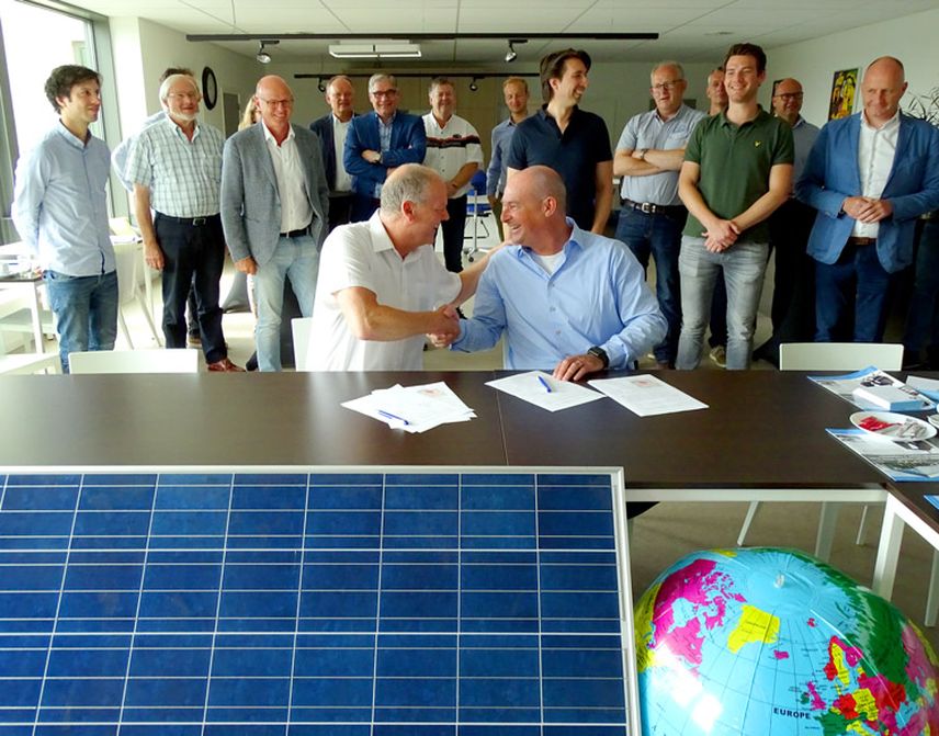 Zonnepanelen op het dak van EBLO