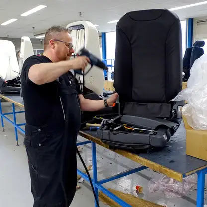 30-leren-ISRI-stoelen